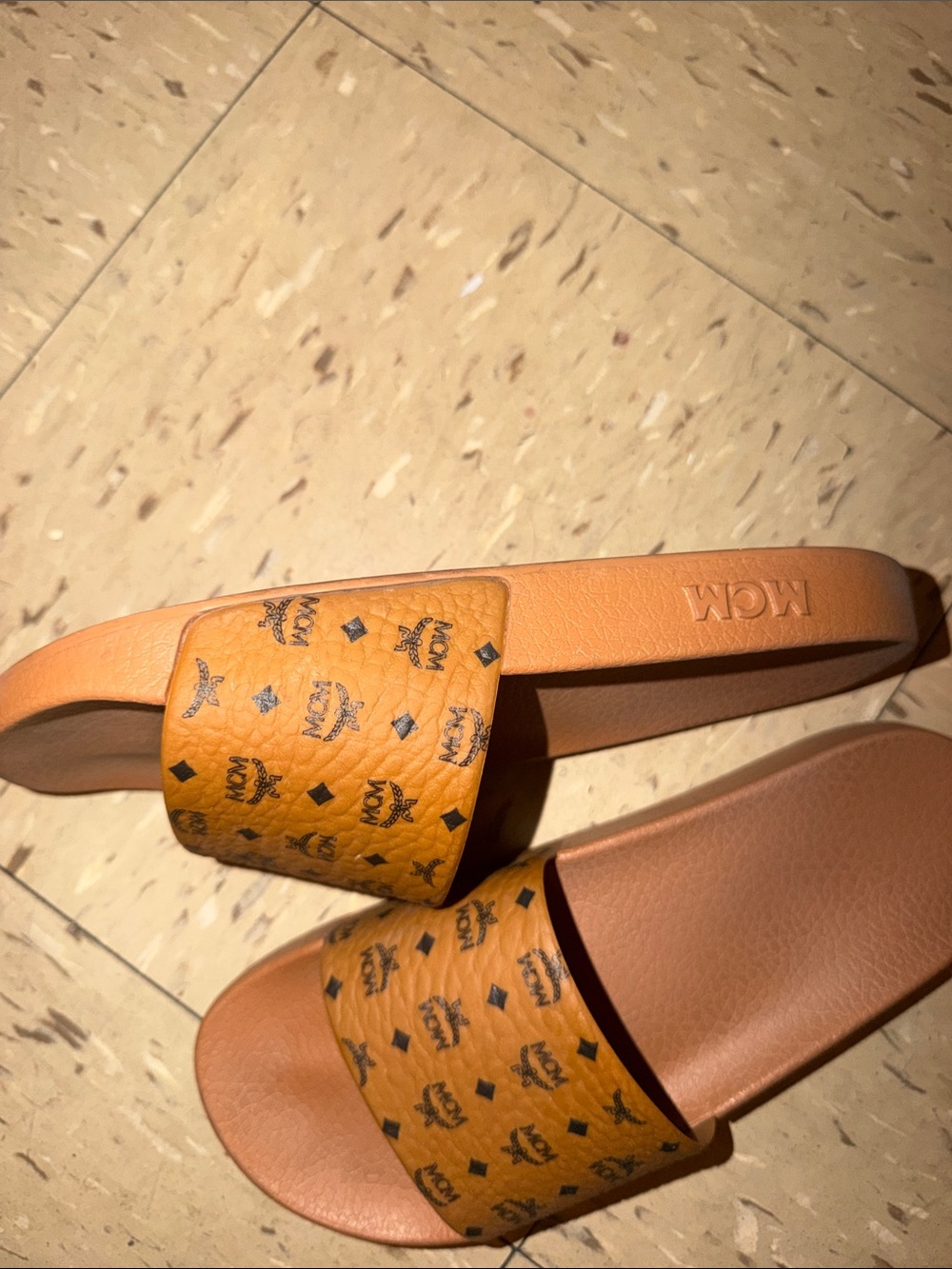 Slides (Sandals) -McM slides sz 10 fits more like sz 9 - Picture 4 of 6